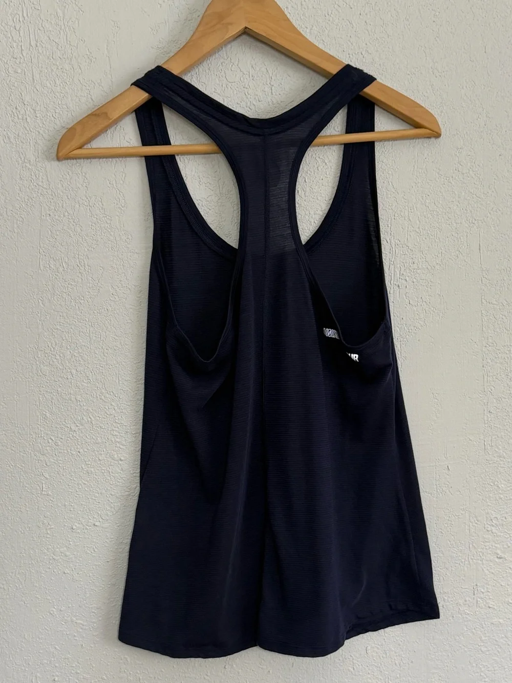Under Armour Women's Navy Racerback Tank Size Medium